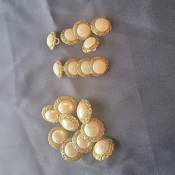 (J20) Small 18 vintage accent trim pearl shank buttons - Picture 1 of 6
